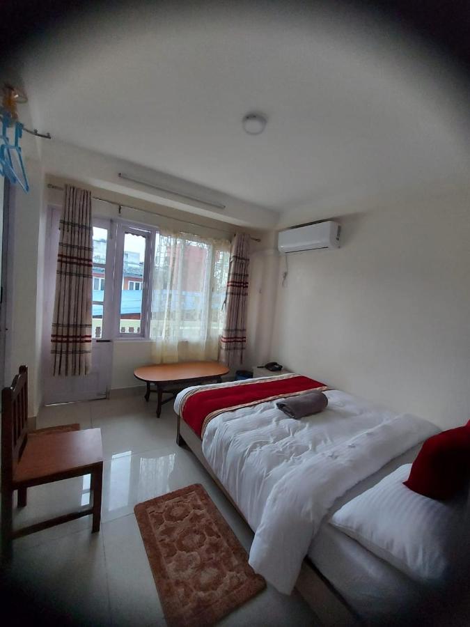 Om Bramha Hotel Katmandou Extérieur photo